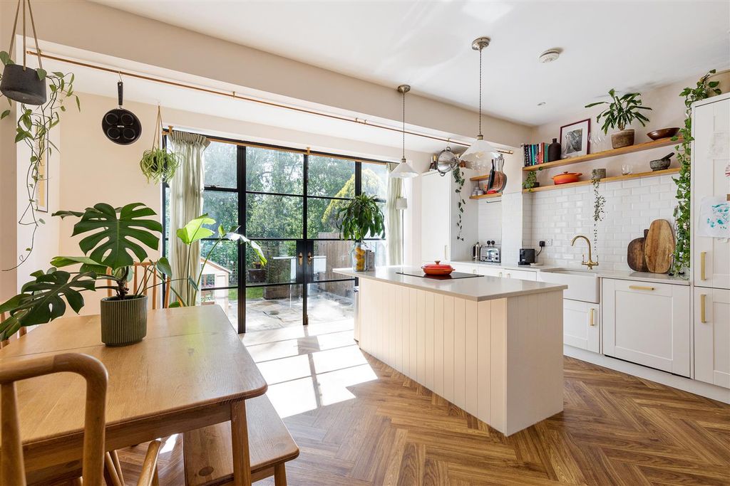Property photo 3 of 43 Haldan Road, E4