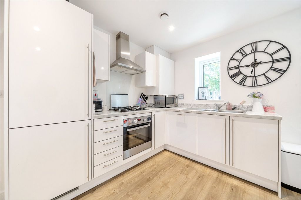 Property photo 3 of 19 Kitchen