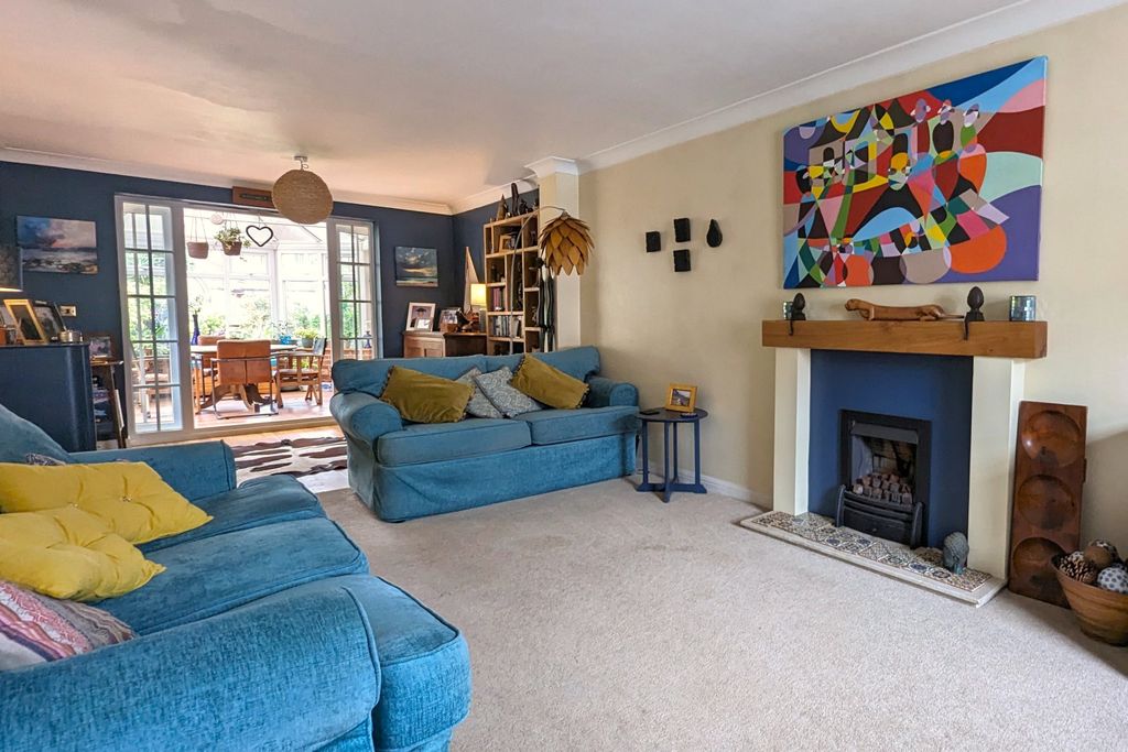 Property photo 2 of 27