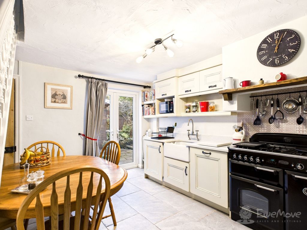 Property photo 3 of 17 Kitchen