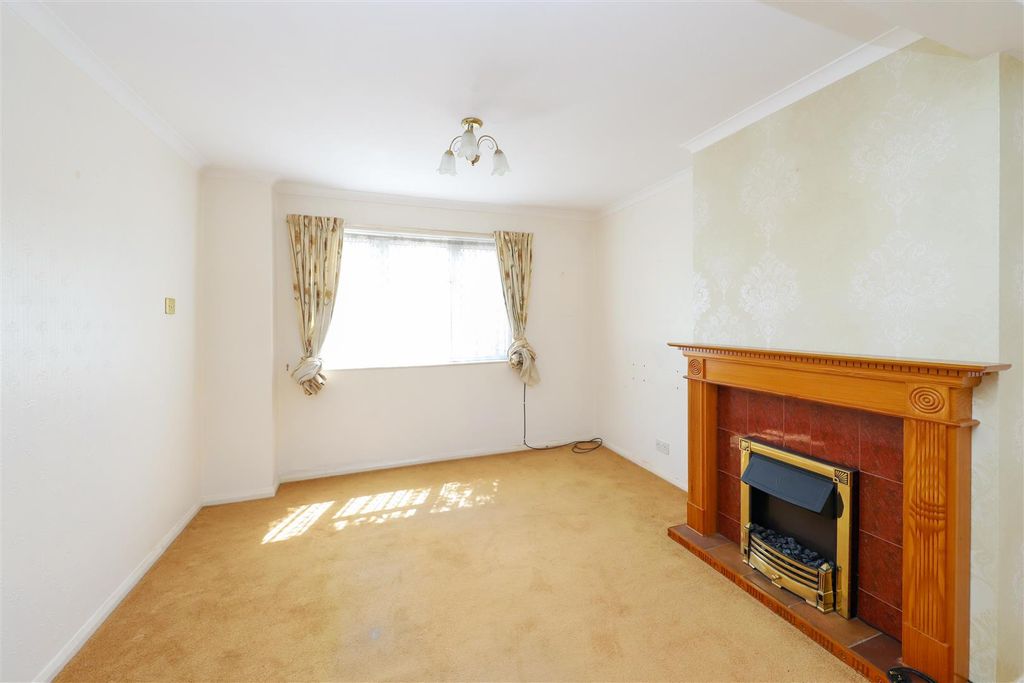 Property photo 2 of 10 Living/Dining Room