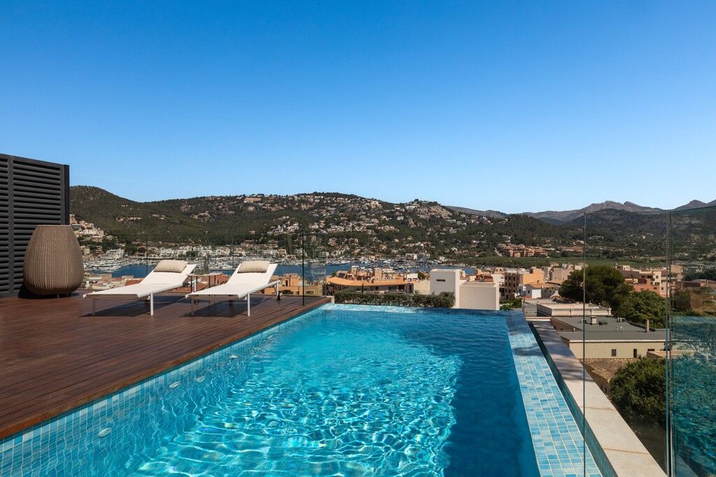 Property photo 1 of 20 Swimming Pool (2).Jpg