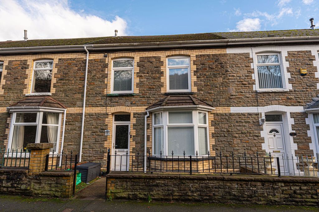 Property photo 1 of 28