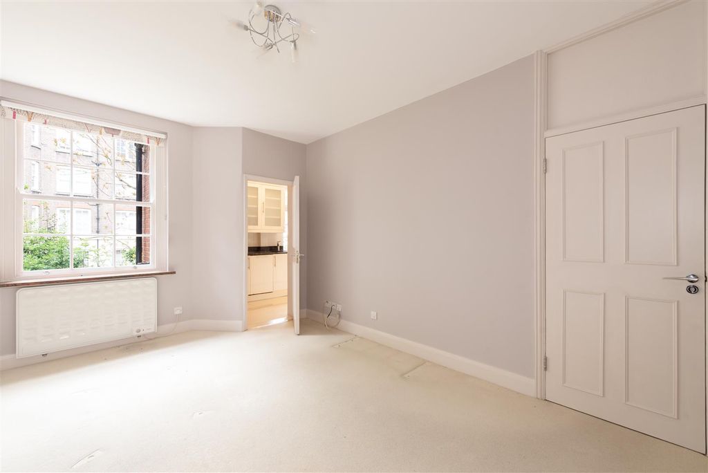 Property photo 3 of 15 Addison House 2.Jpg