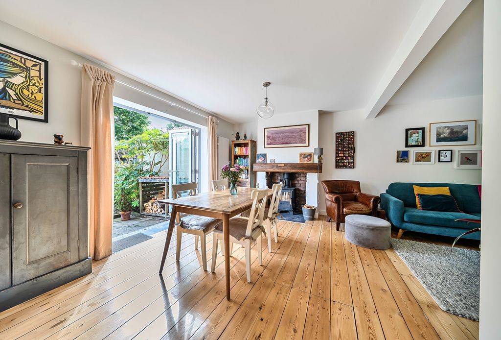 Property photo 3 of 23 Dining/Sitting Area