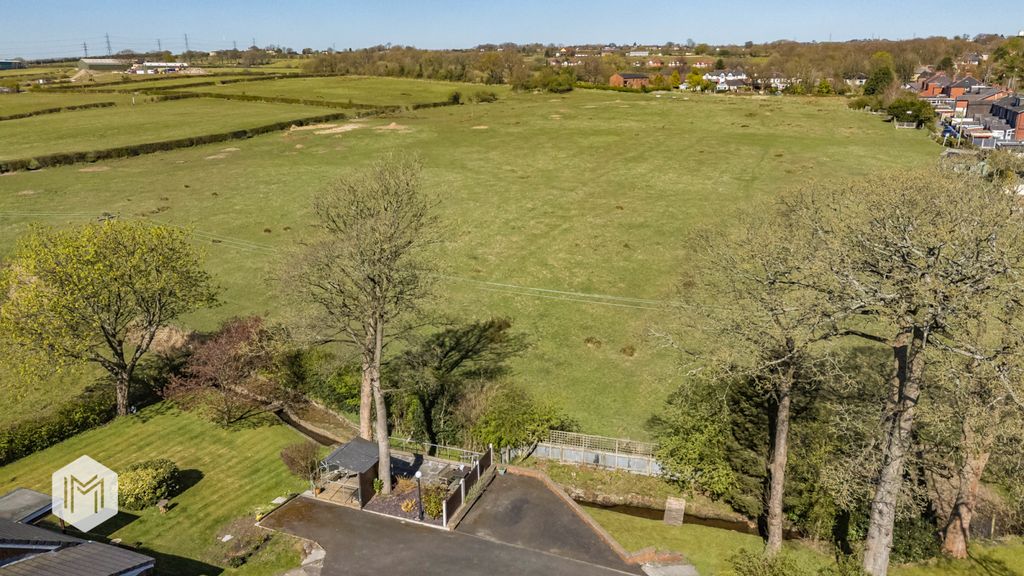 Property photo 2 of 28 Picture No. 25