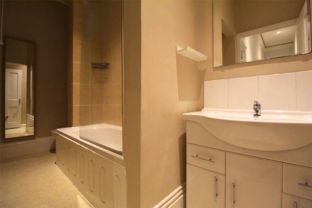 Property photo 3 of 7 Bathroom