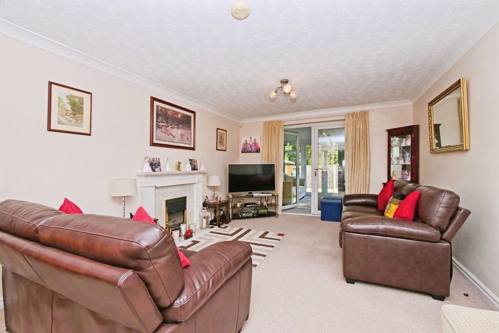 Property photo 2 of 17