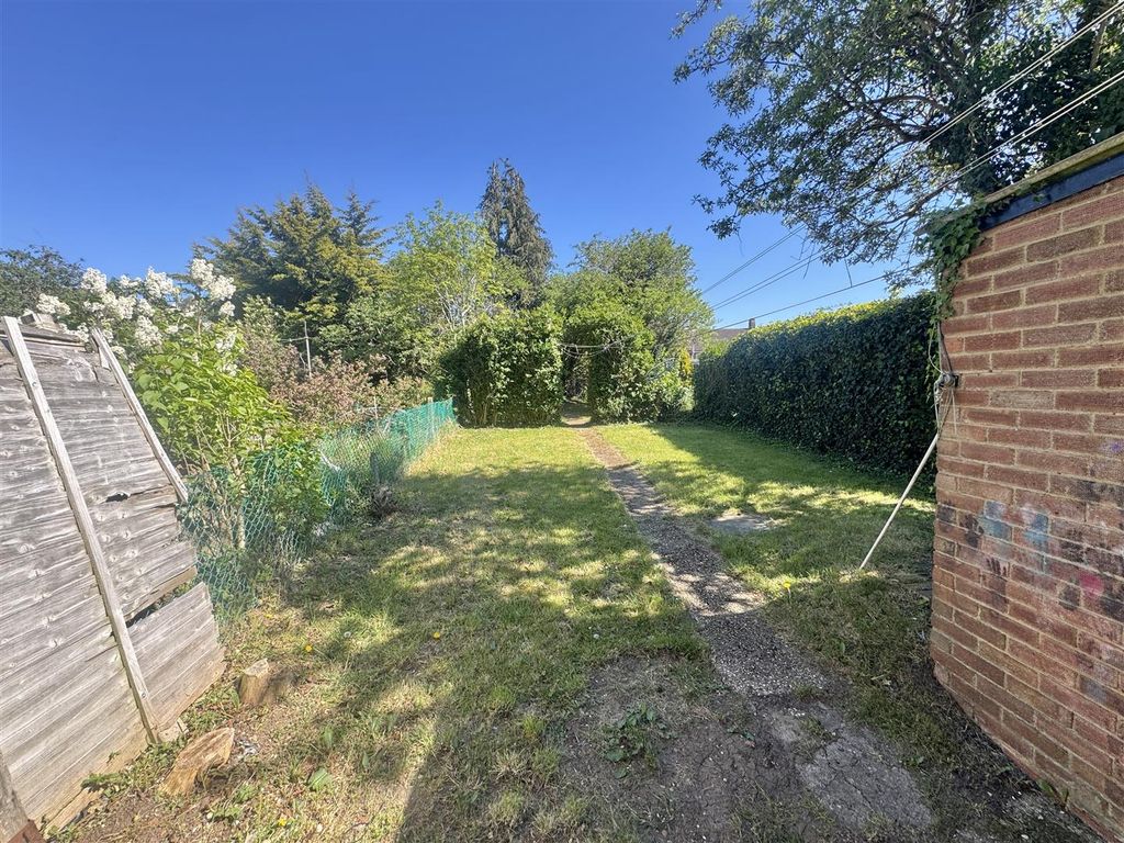 Property photo 2 of 8 Garden