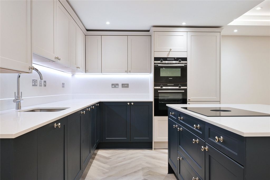 Property photo 3 of 9 Kitchen