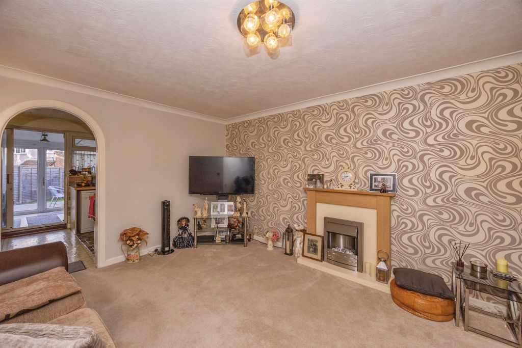 Property photo 2 of 25