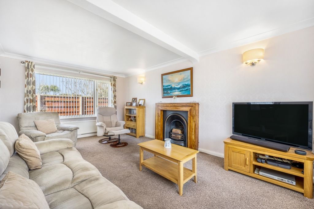 Property photo 3 of 25 28 Langwith Drive (Holbeach)-12