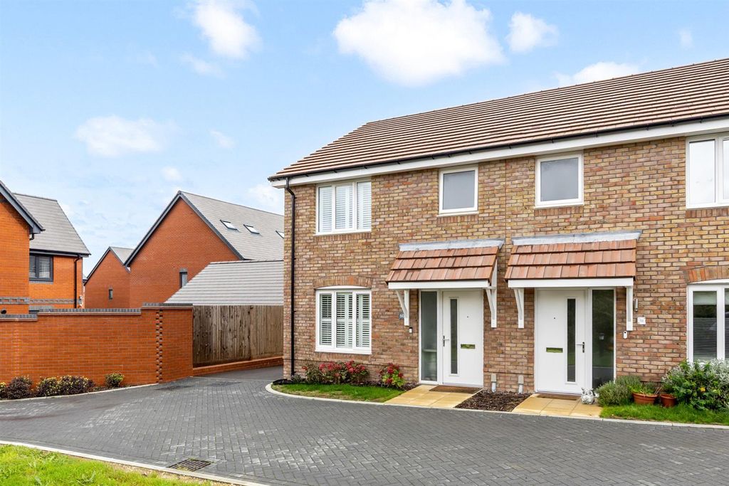 Property photo 1 of 21 Front