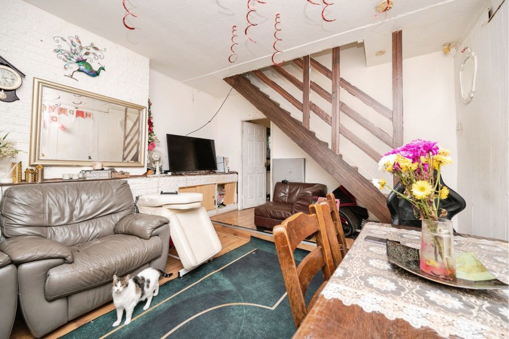 Property photo 2 of 20