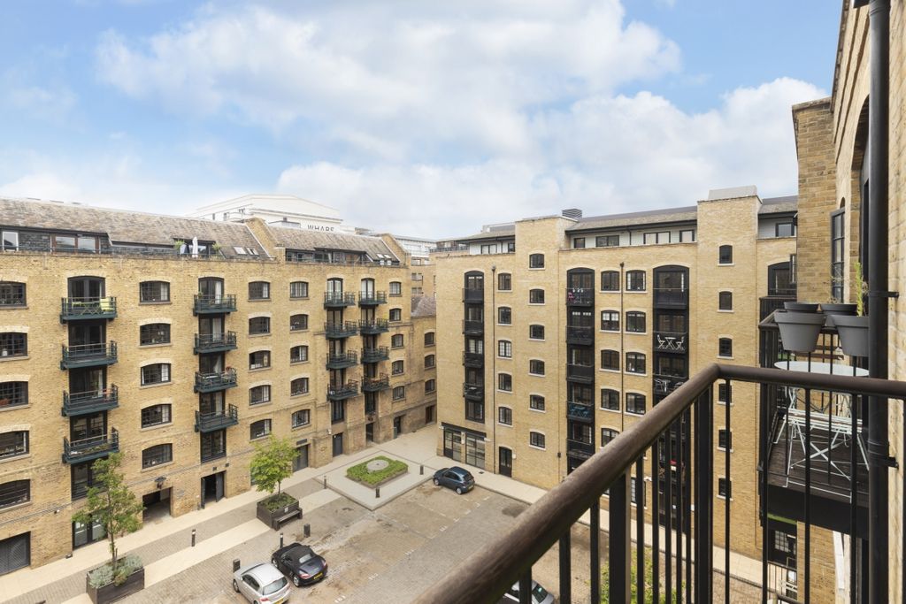 Property photo 2 of 9 Cayenne Court 2 F...