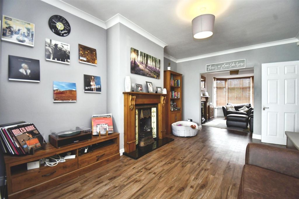 Property photo 3 of 14 Dining Room