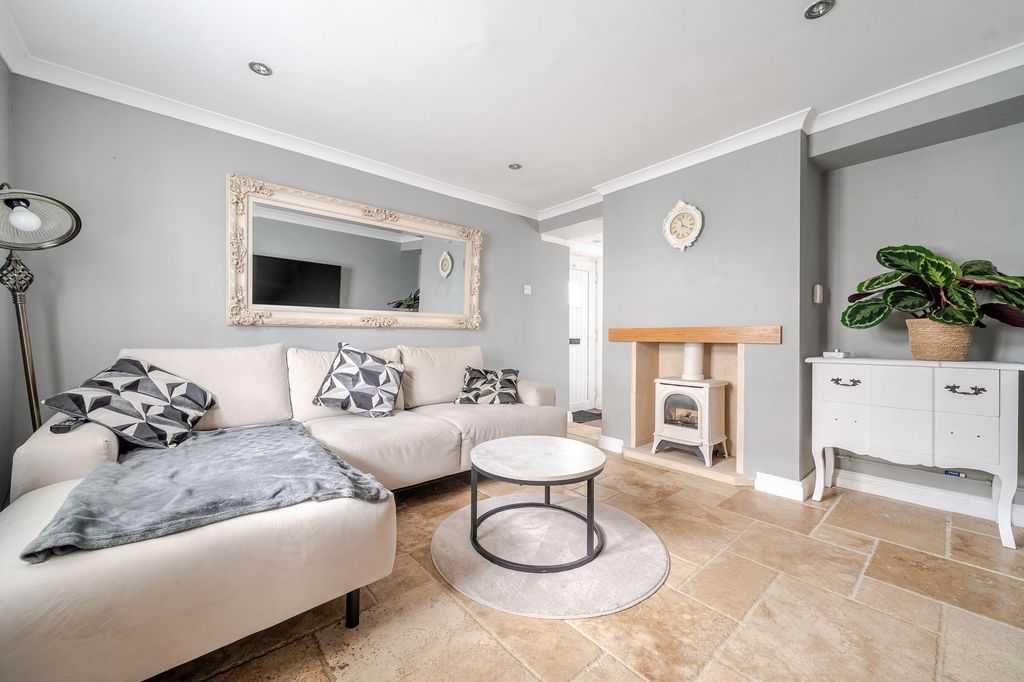 Property photo 2 of 11 Living Room