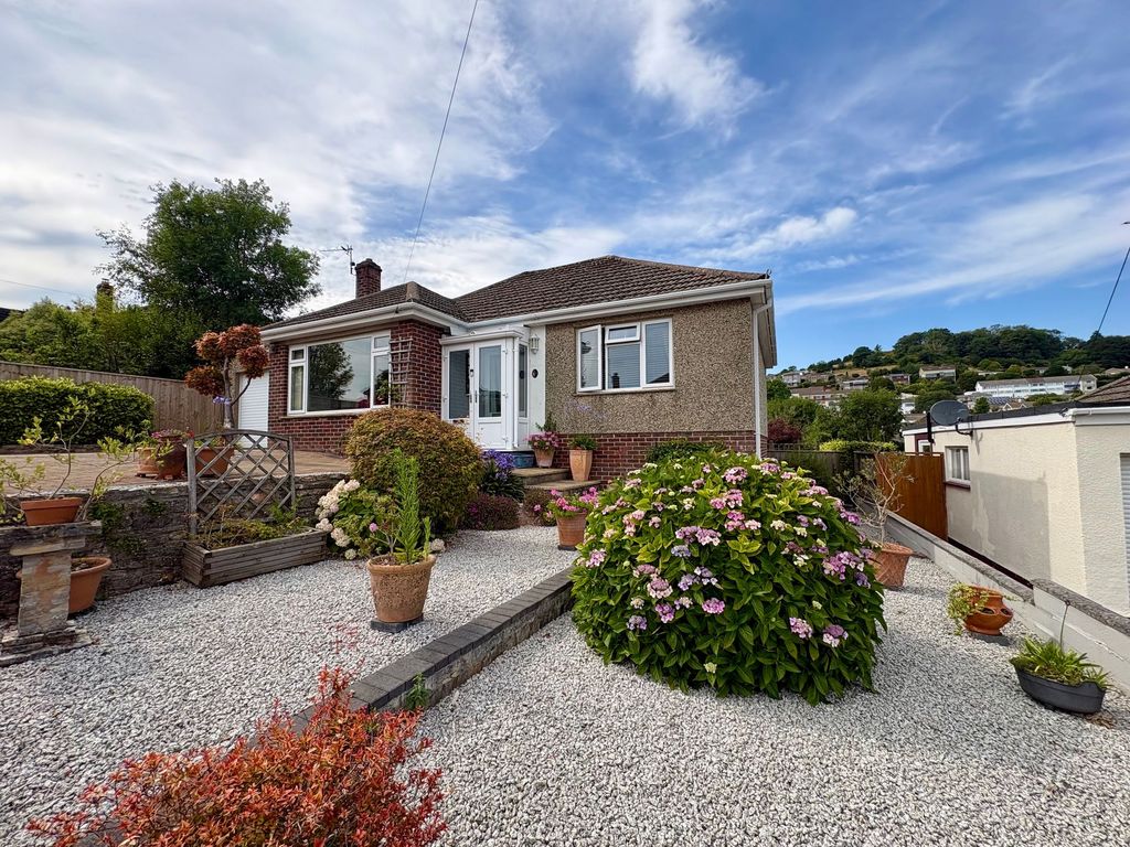 Property photo 1 of 27