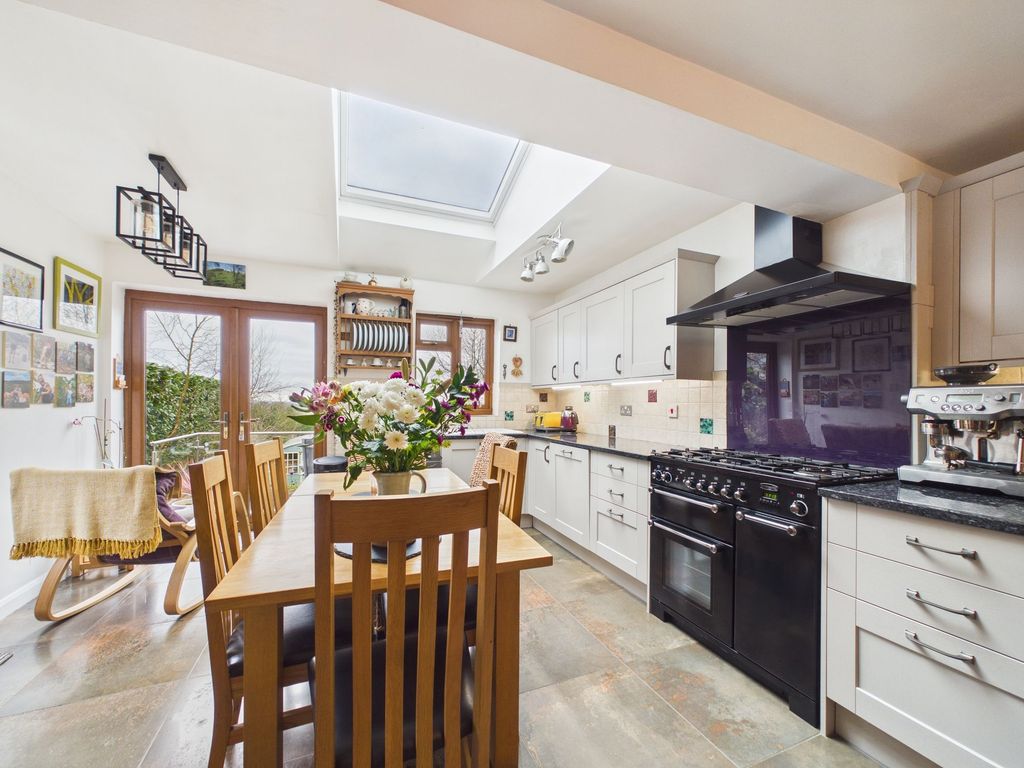 Property photo 2 of 18 Dining Kitchen
