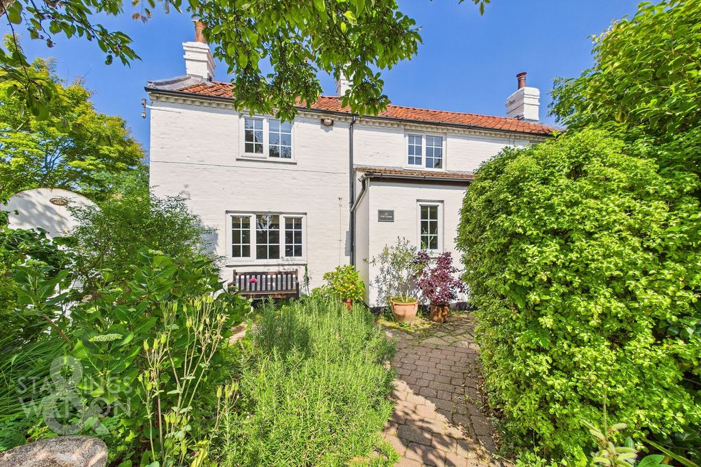 Property photo 2 of 25