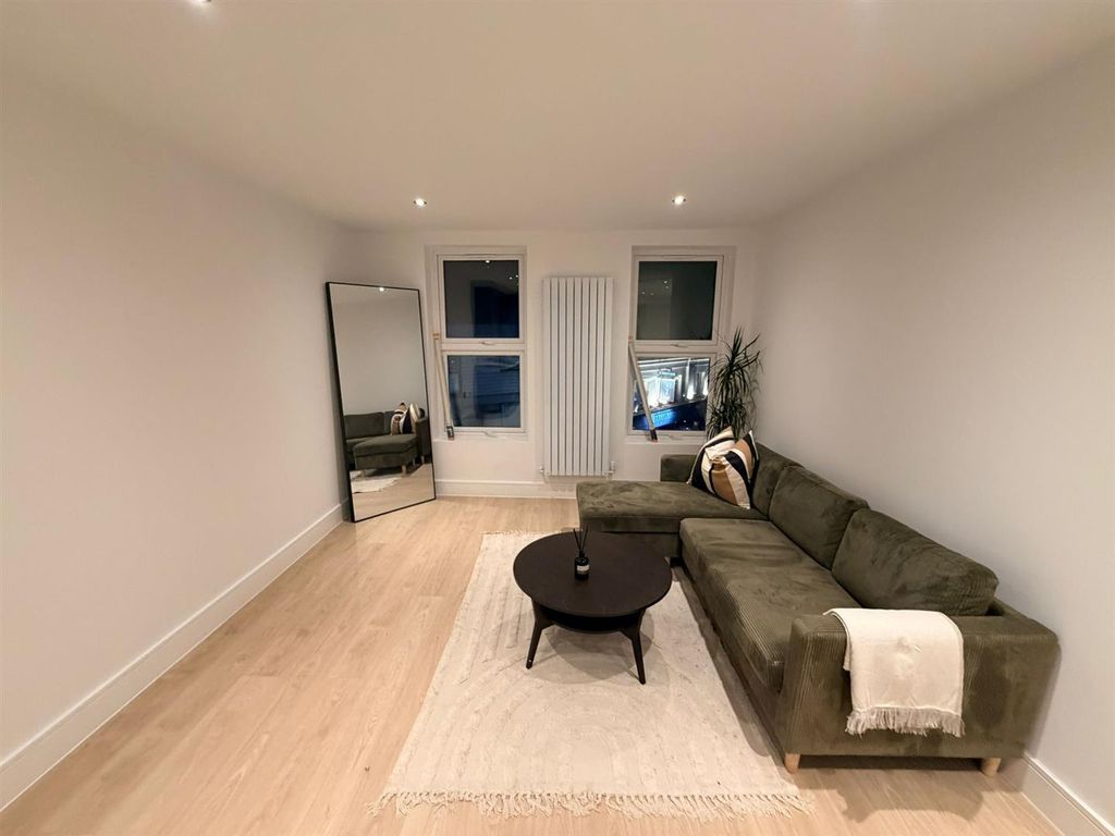 Property photo 2 of 8 F5 Bex l.Jpg