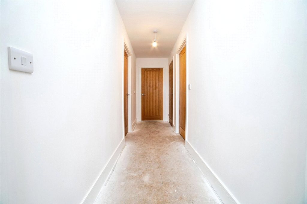 Property photo 2 of 16 Entrance Hall