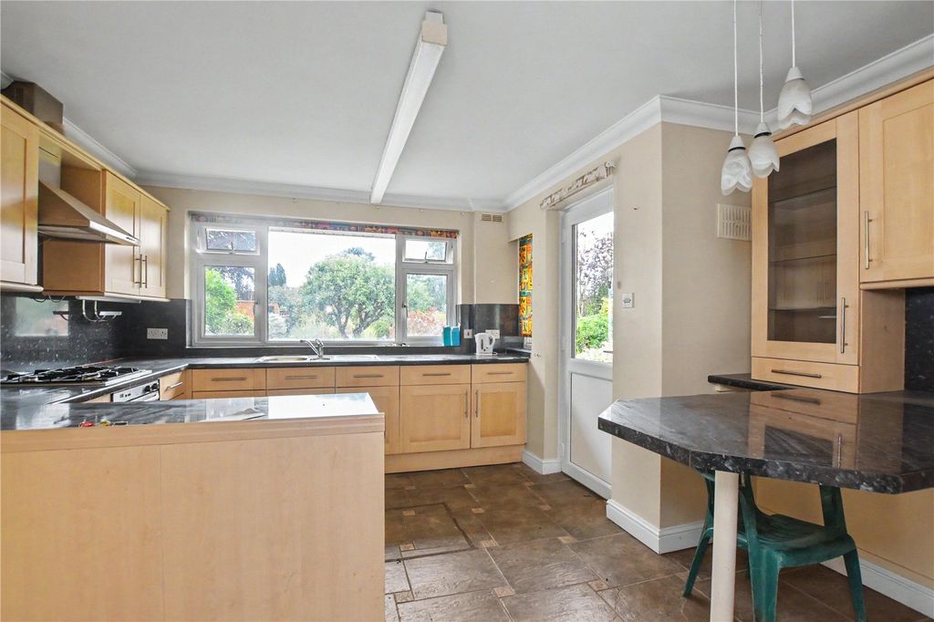 Property photo 2 of 29 Picture No. 15