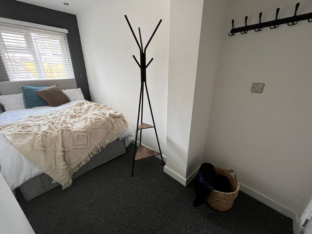 Property photo 2 of 7 Bedroom
