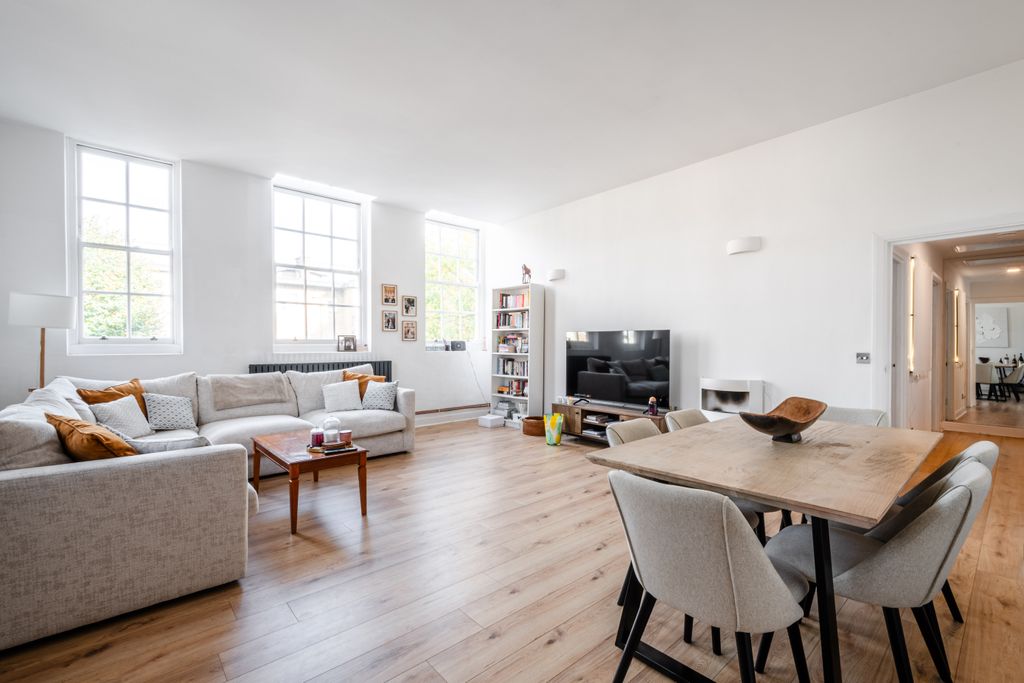 Property photo 2 of 11 Chessum Hse - 2