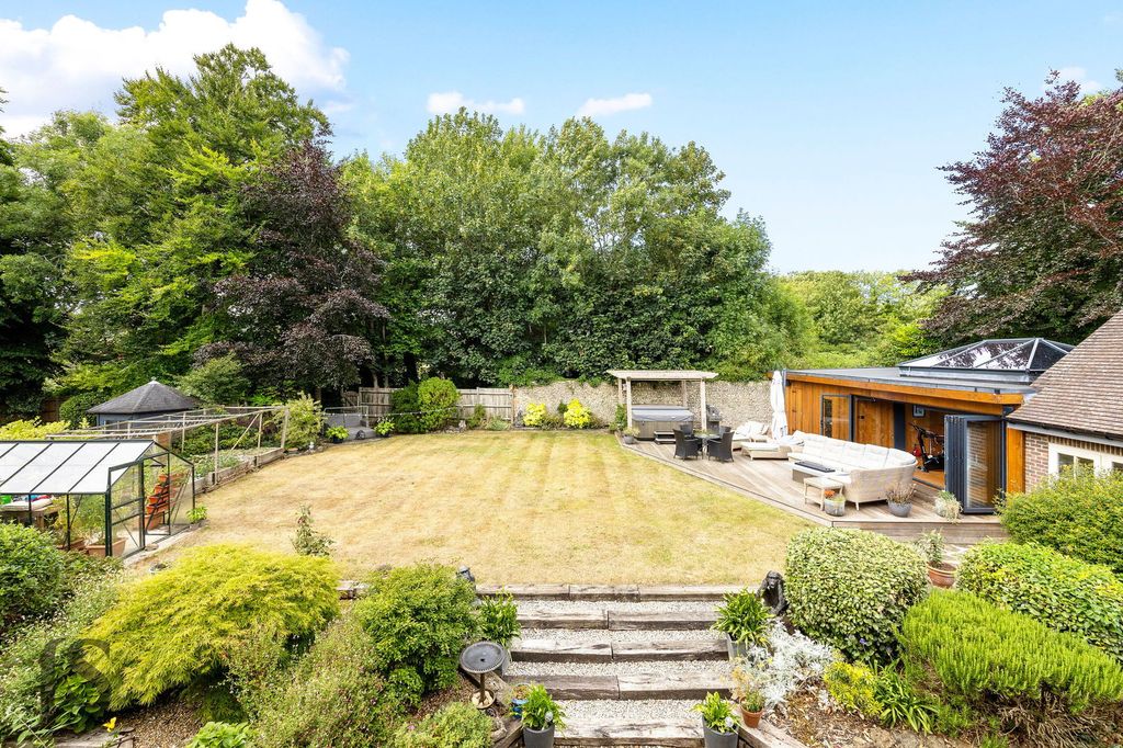 Property photo 3 of 35