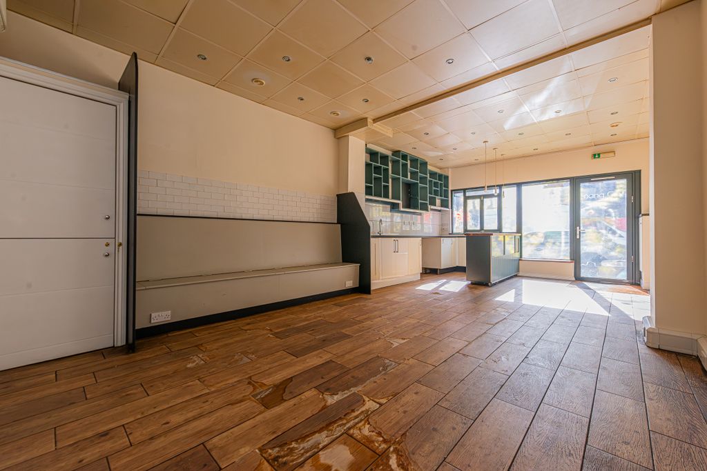 Property photo 3 of 8 Blackstock Road 45-003