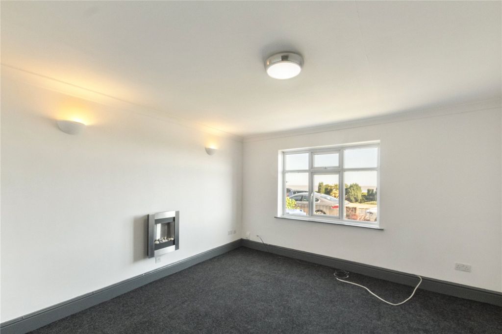 Property photo 3 of 8 Picture No. 14