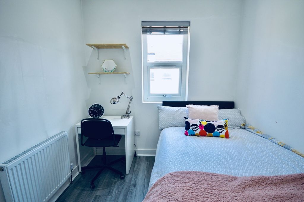 Property photo 3 of 4 A Tidy And Inviting Bedroom With A Comfortable Bed...