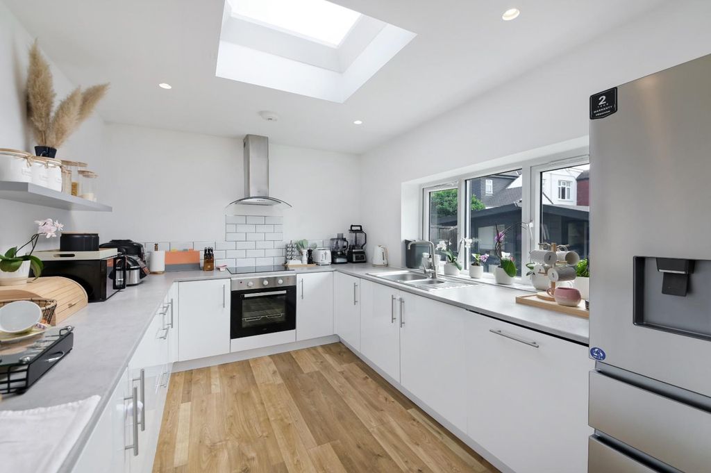 Property photo 2 of 15 Firswood Avenue, -26.Jpg