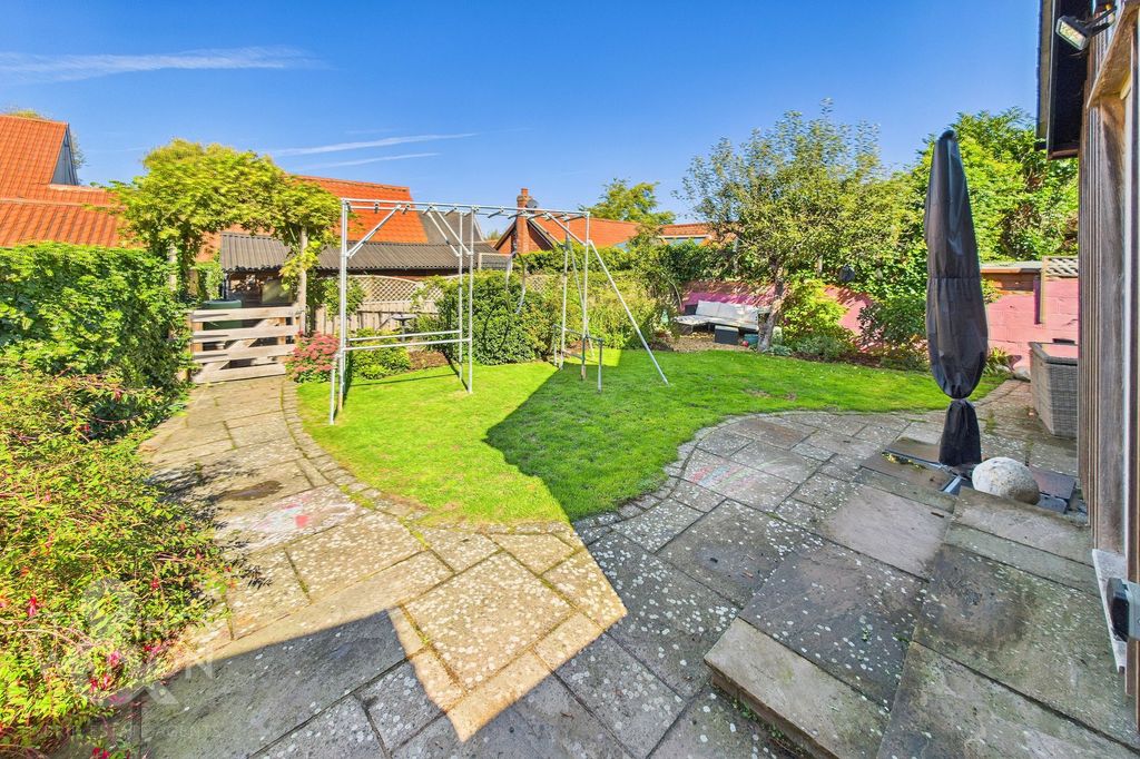 Property photo 3 of 28