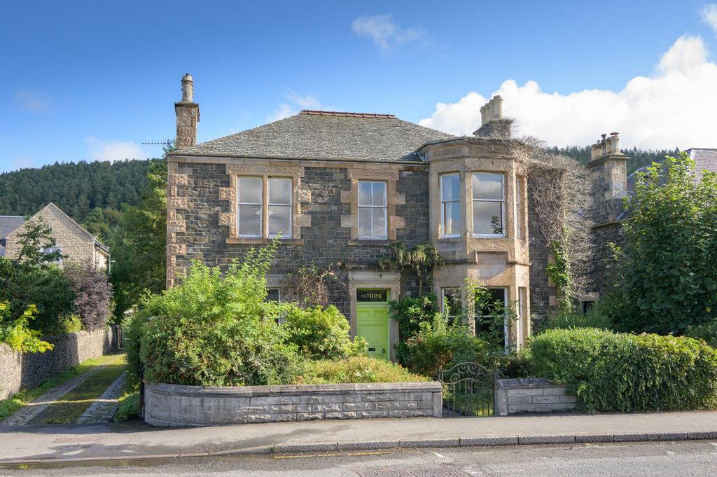Property photo 1 of 18 Altrive
