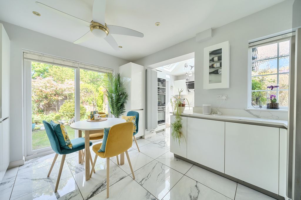 Property photo 2 of 7 Kitchen / Breakfast Room