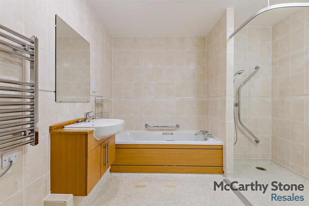 Property photo 3 of 13 Bathroom