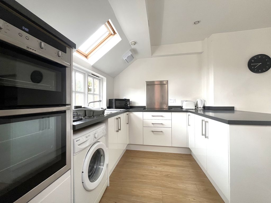 Property photo 2 of 12 Image00075