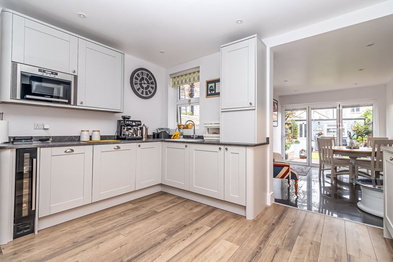 Property photo 2 of 30 .