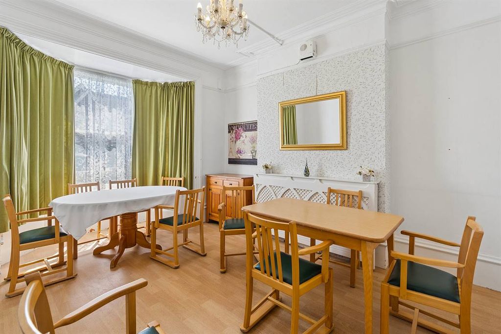 Property photo 3 of 27