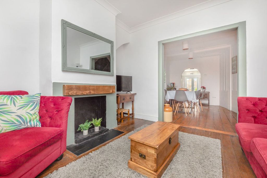 Property photo 1 of 32