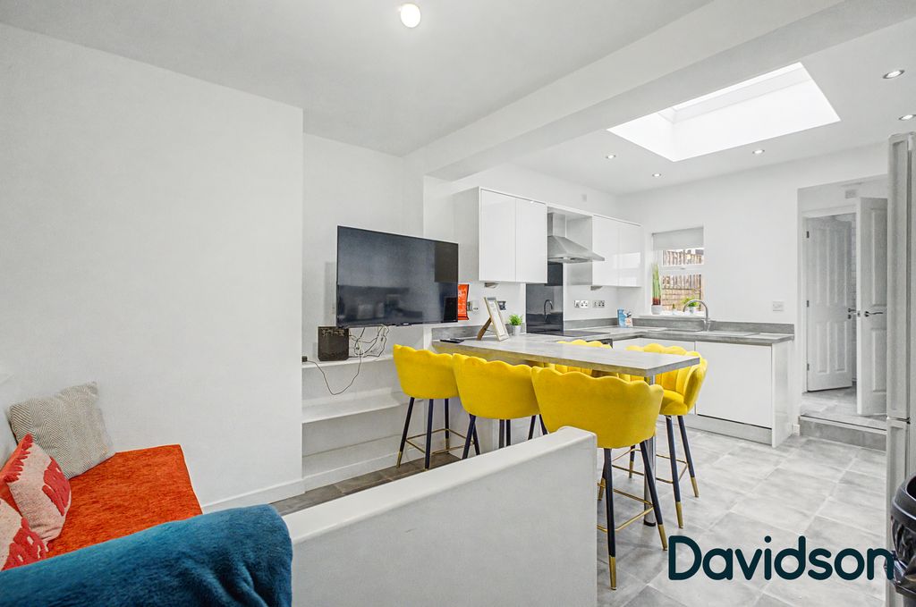 Property photo 3 of 17 Logo-4