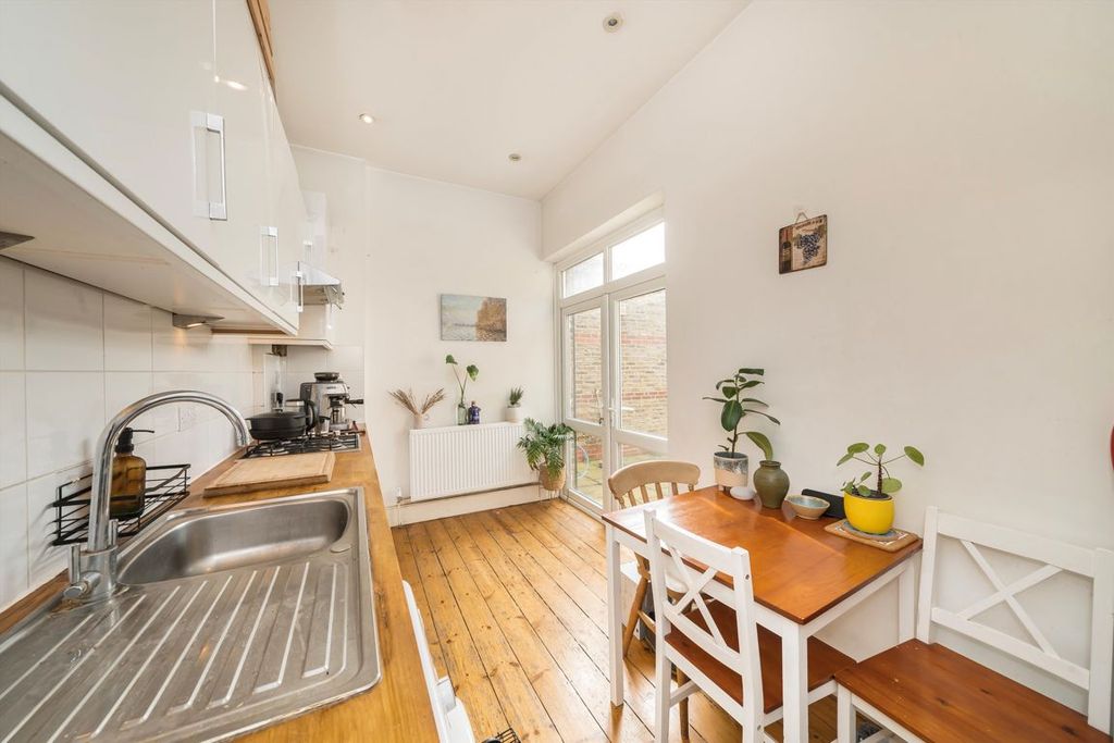 Property photo 3 of 6