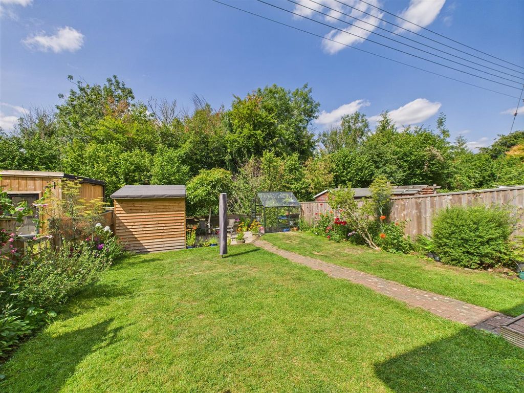 Property photo 2 of 12 Garden