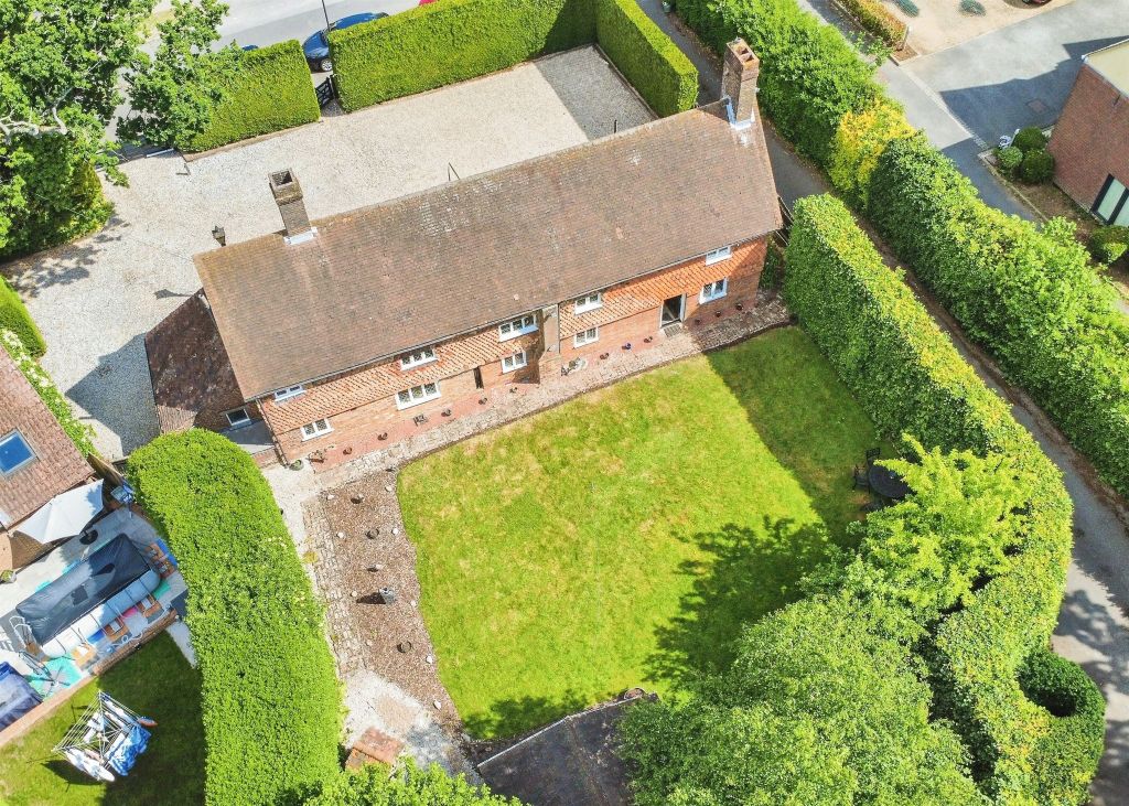 Property photo 2 of 26