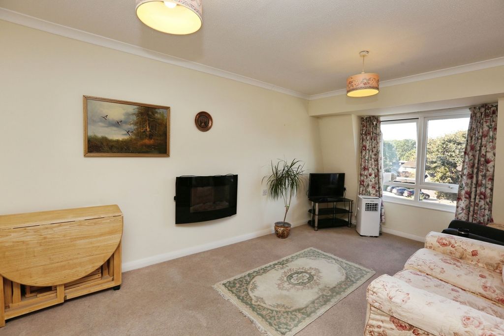 Property photo 2 of 11 Living Room
