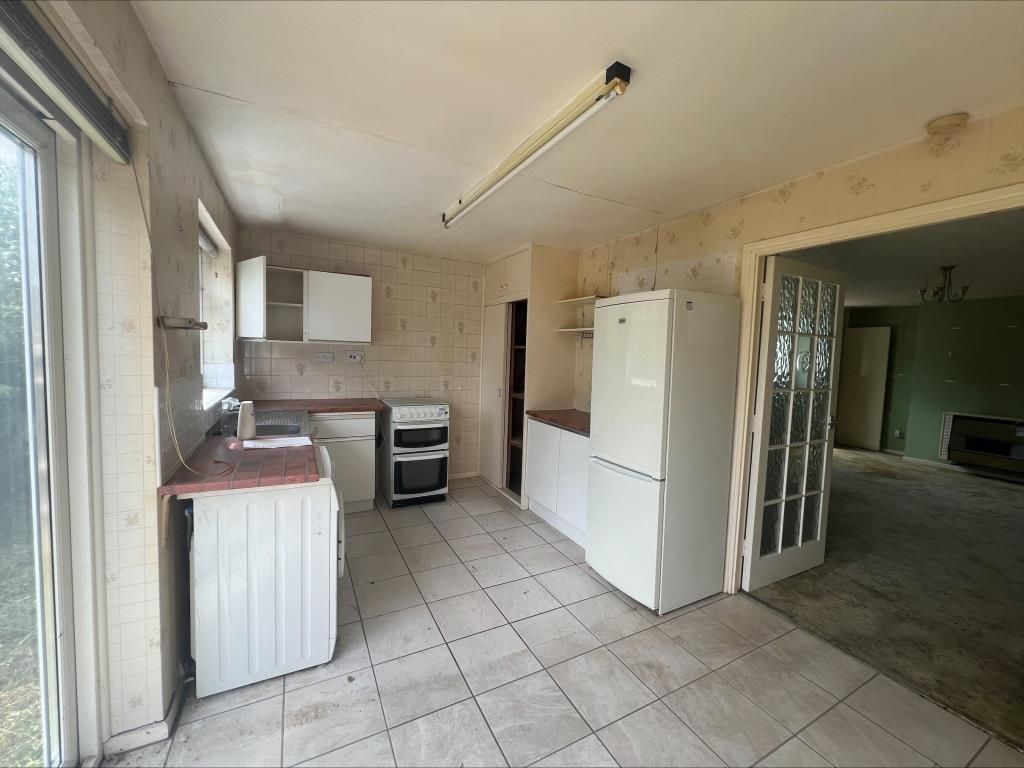 Property photo 3 of 13 Kitchen