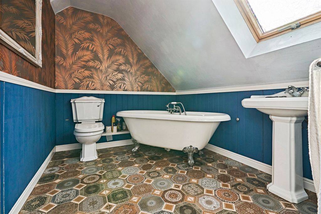Property photo 1 of 20