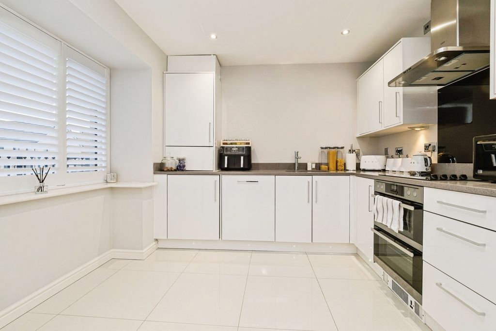 Property photo 2 of 20 Kitchen